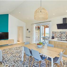 3 bedroom villa with infinity pool and jacuzzi, Scopello, sleeps 5-6